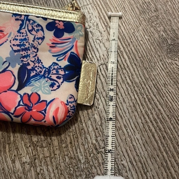 Lilly Pulitzer wristlet - Picture 8 of 8
